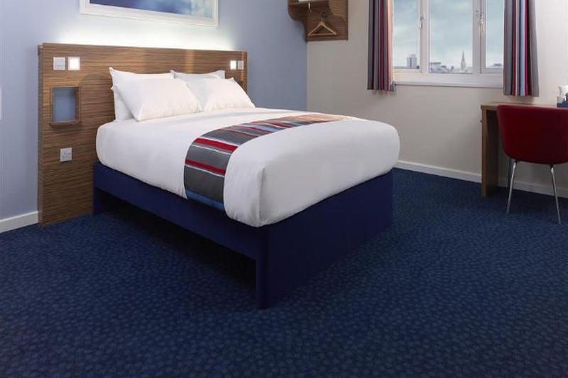 Travelodge Eastleigh Central Bagian luar foto